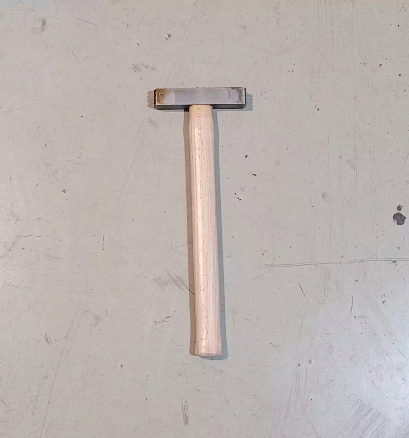 פטיש סיתות משונן